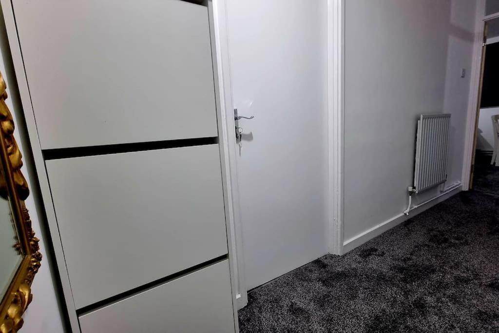 1 Bed Flat With Free Parking In E13 Apartment London Ngoại thất bức ảnh